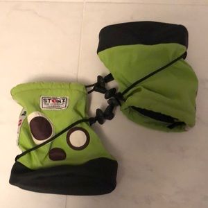 Stonz baby slip on green boots. EUC!